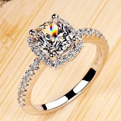 18K White Gold Engagement Rings with Yellow/White Diamonds for Women - A Luxurious Affair