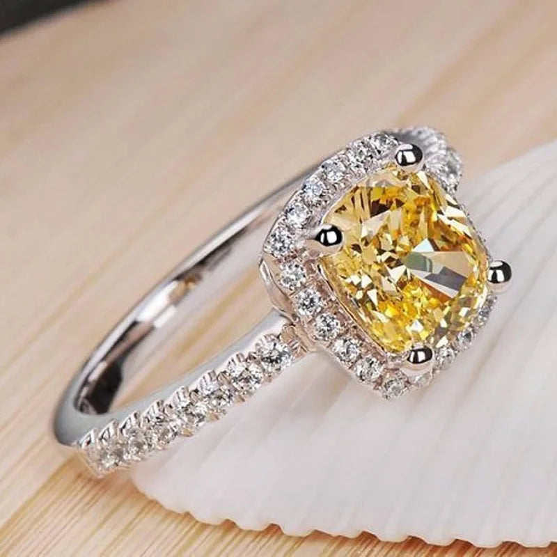 18K White Gold Engagement Rings with Yellow/White Diamonds for Women - A Luxurious Affair