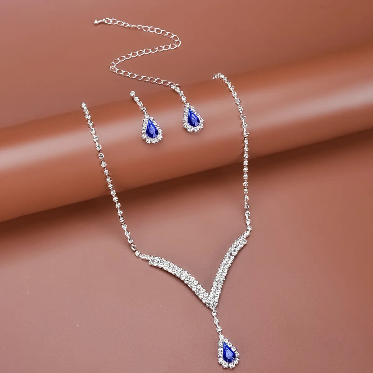 Elegant Bridal Jewelry Set with Rhinestones and Silver Plating