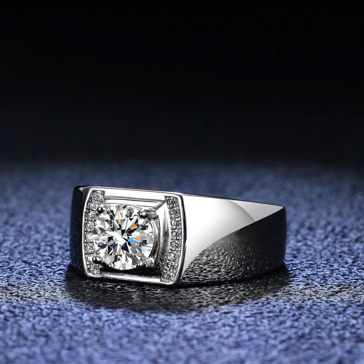 Luxury Finished PT950 Platinum Moissanite Diamond Rings for Men