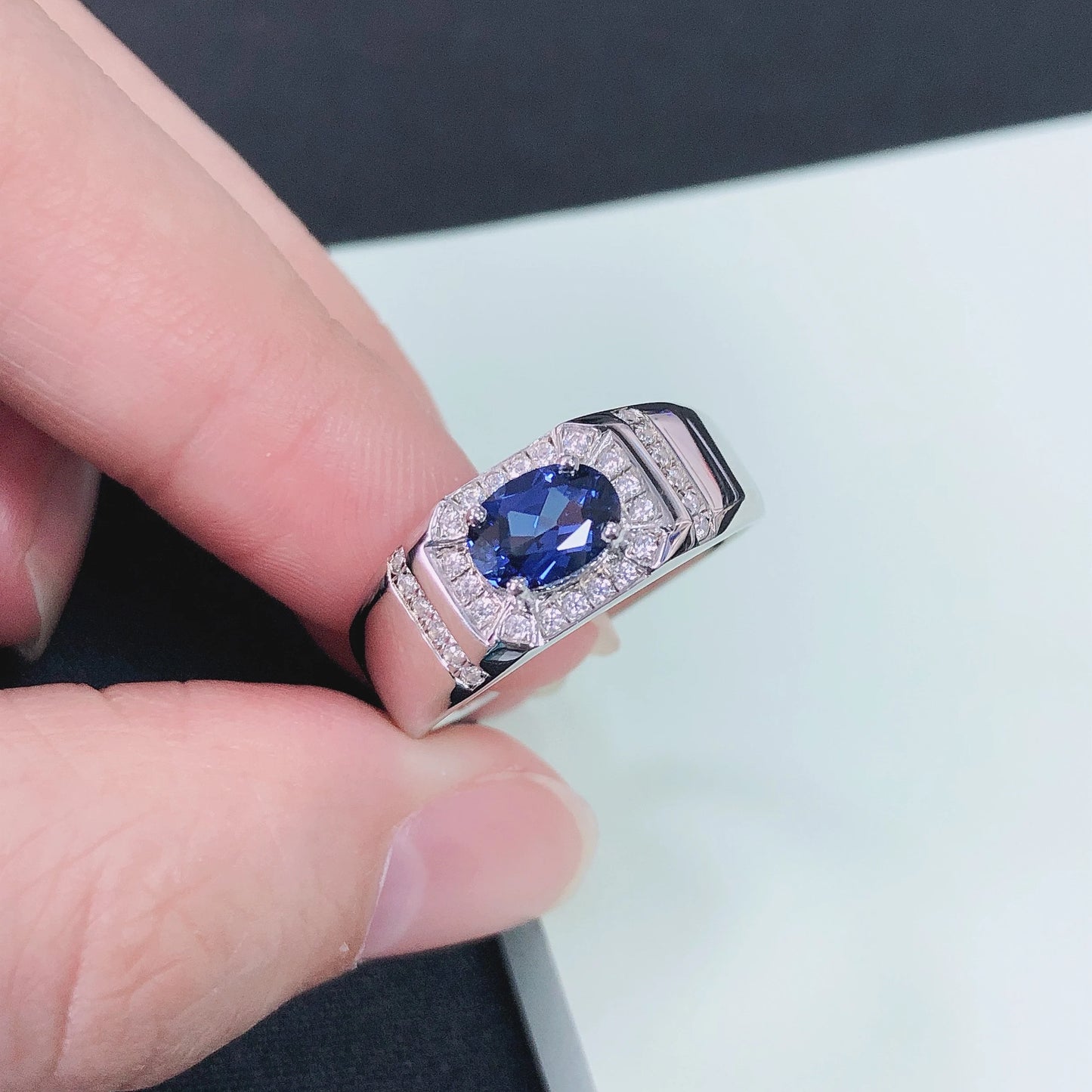 Men's 14K Fine Jewelry Ring Featuring 1Ct Oval Cut Blue Sapphire Diamond